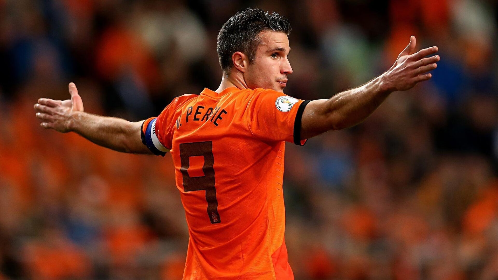 《电竞明星转型：从选手到解说再到教练的多路发展》，电竞名星