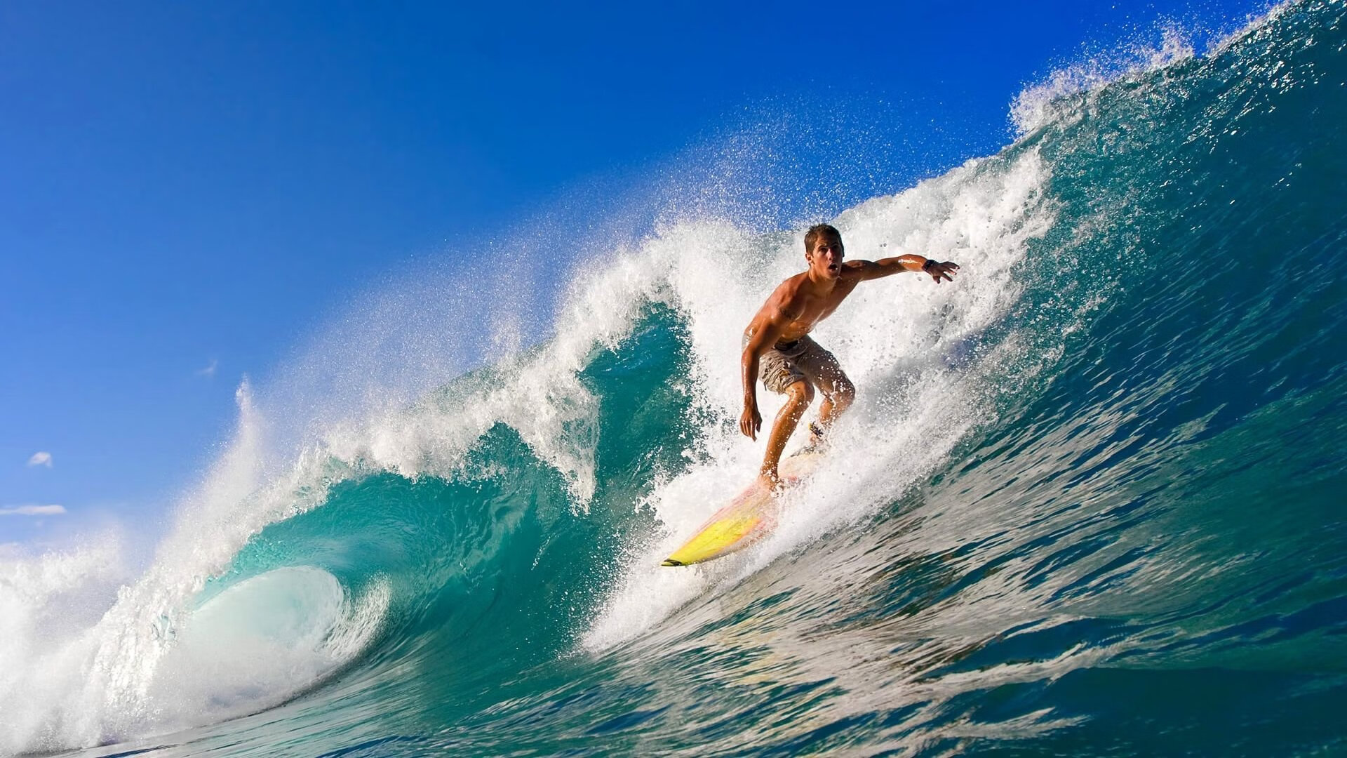 【罚分争议】比赛中最具争议的判罚时刻回顾，比赛罚款