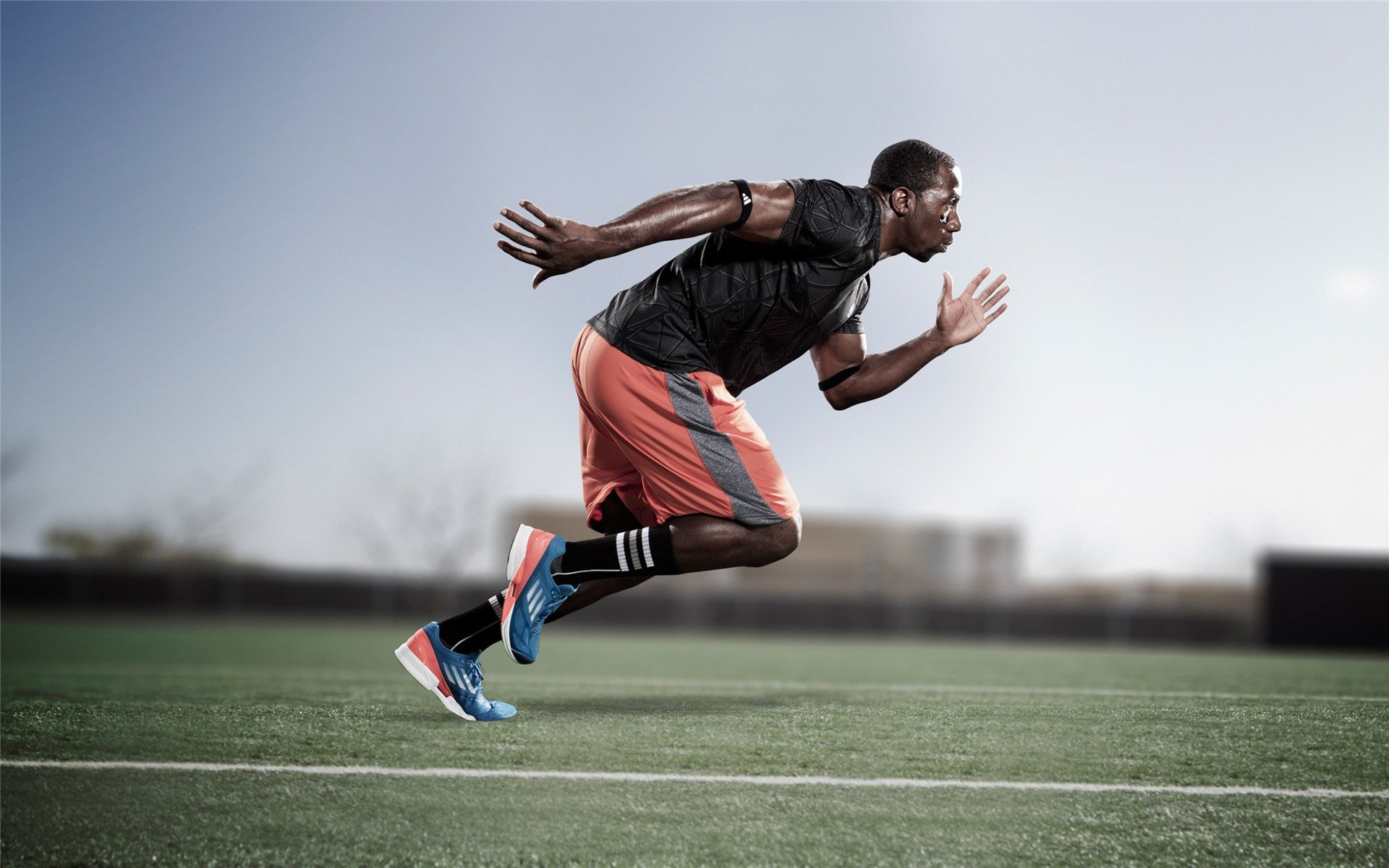 全国范围内推行“足球+健康+素养”的行业创新方法，足球产业化